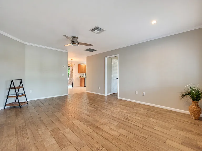 Azalea Ln — Photo 10