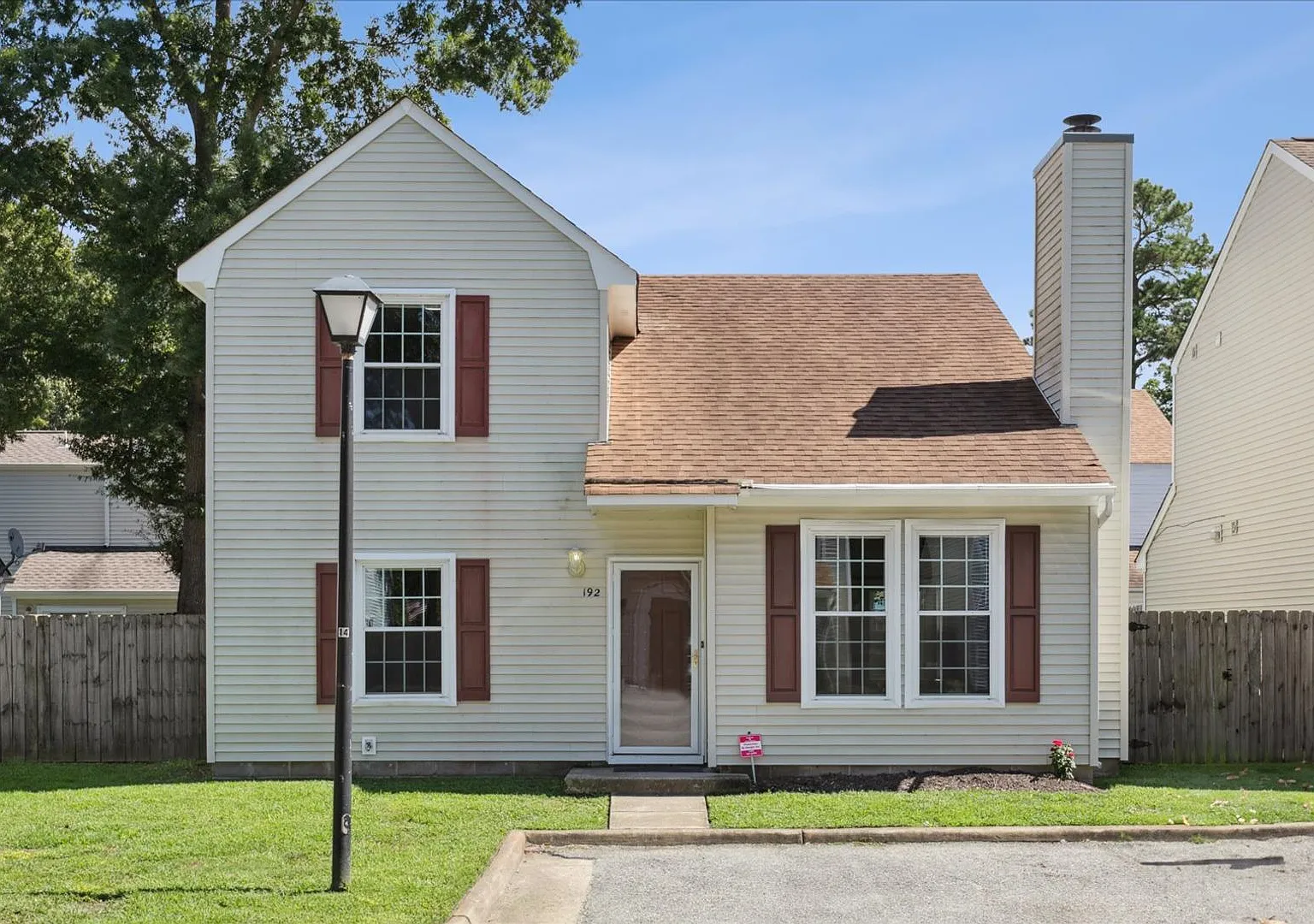 Modern Contemporary Town House — Photo 1