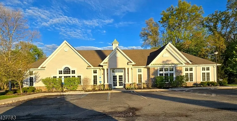 706 Brook Hollow Dr — Photo 12