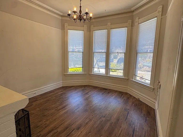 2028 Clinton Ave — Photo 4