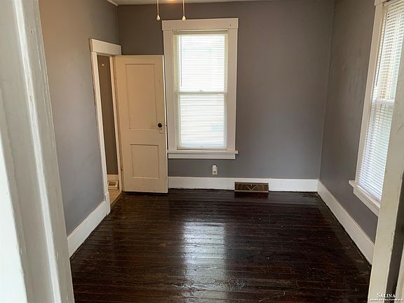 4th image of 841 Sherman St