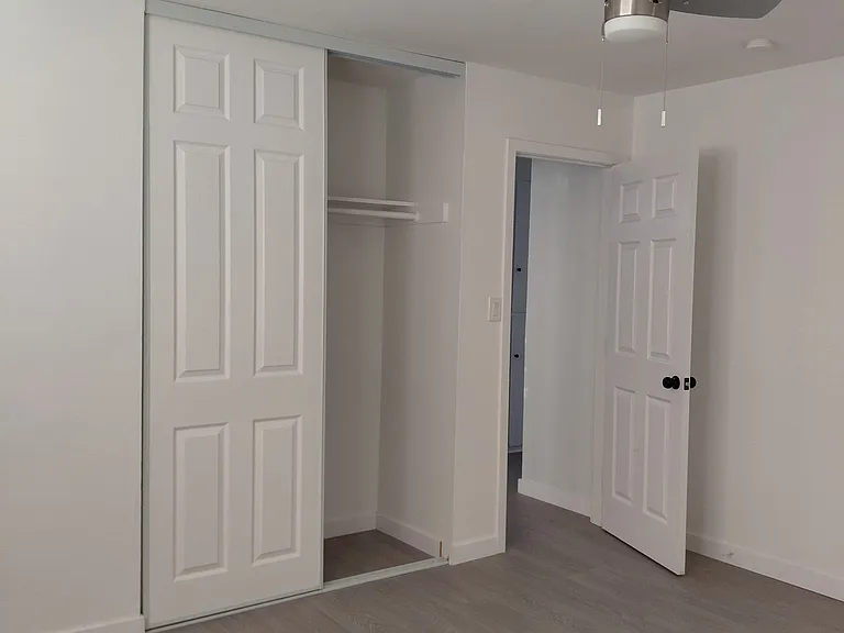 1546 Folkestone St — Photo 3