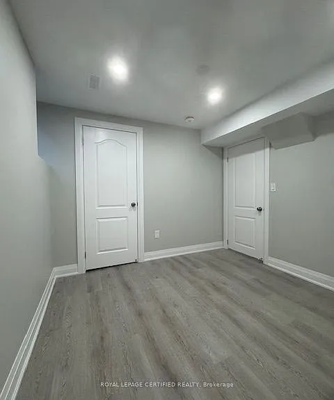 4468 Ashley Ave #BASEMENT — Photo 10