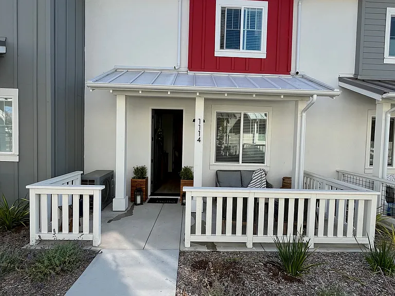 1114 Tiburon Way — Photo 1