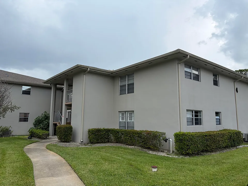 4 Lake Vista Trl #205