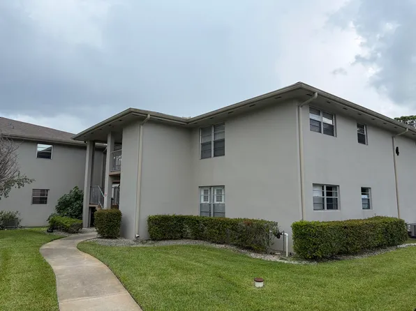 4 Lake Vista Trl, Port Saint Lucie, FL