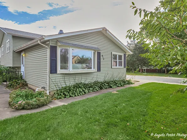 913 Oakwood Dr, Round Lake Beach, IL 60073