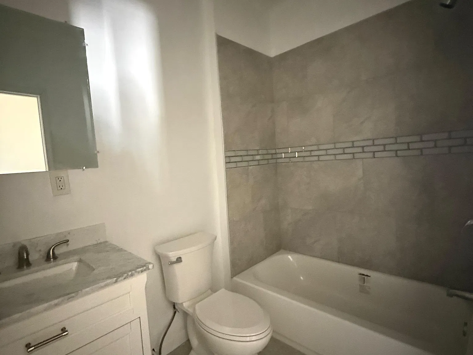3 bed, 1000 sqft, $1,950 — Photo 4