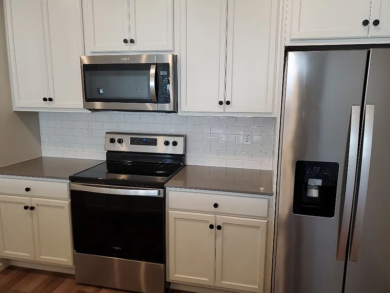 Spacious and Open Condo w/ Modern Finishes — Photo 11