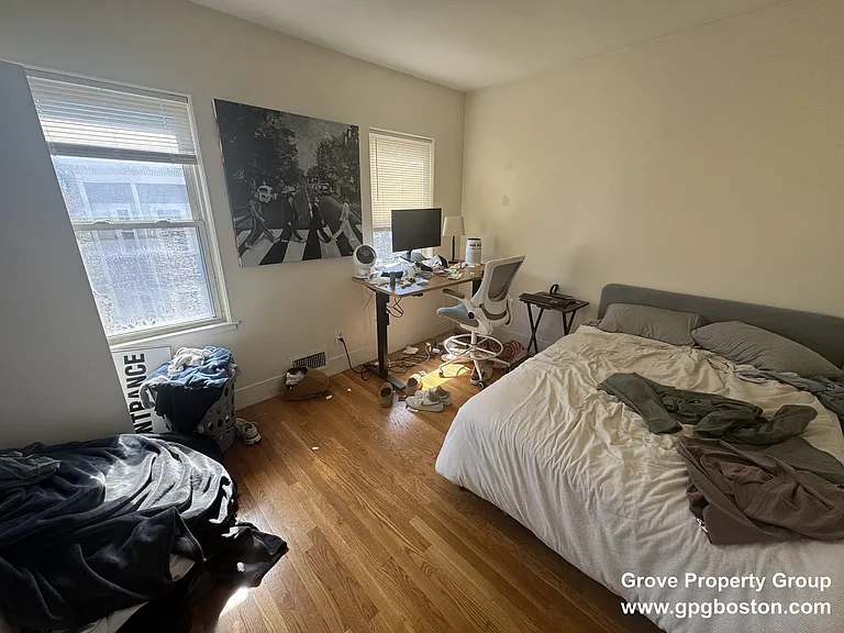 218 W 8th St #3 — Photo 6