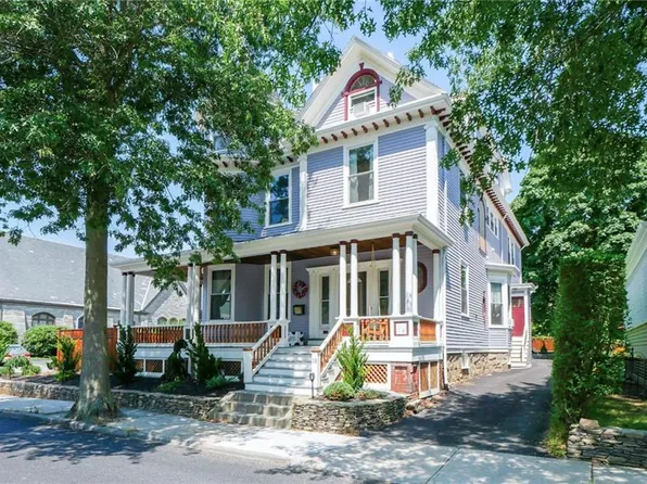 18 Rhode Island Ave, Newport, RI 02840