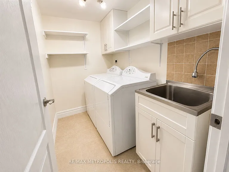 81 Trumpeter St #BASEMENT — Photo 8