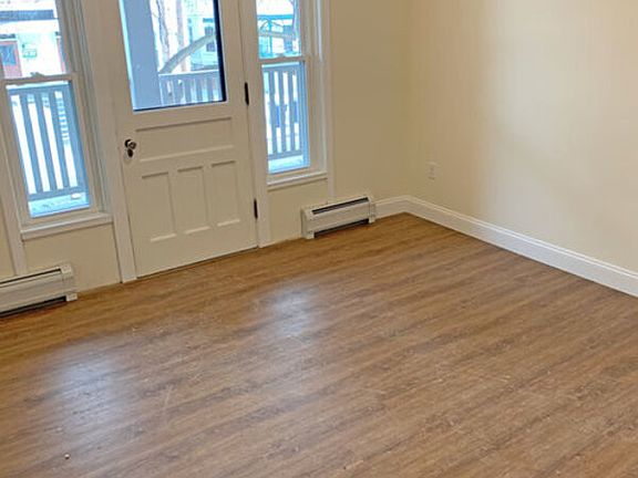 5th image of 323 Pearl St Unit 6