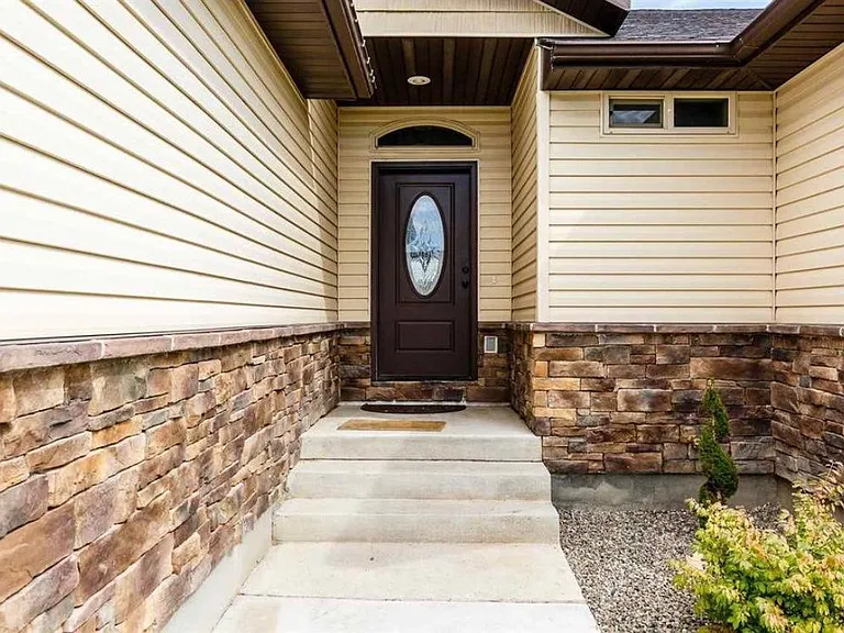 3716 Enfield Ave — Photo 2