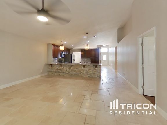 3rd image of 1924 S Prairie Dunes Ct