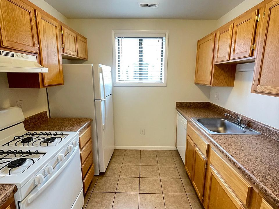 1st image of 394 Jackson St APT 103