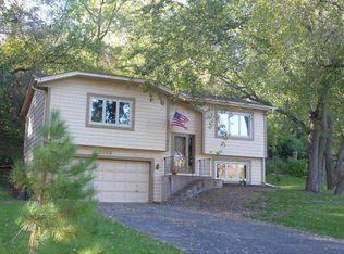 5192 Beacon Hill Rd, Minnetonka, MN 55345