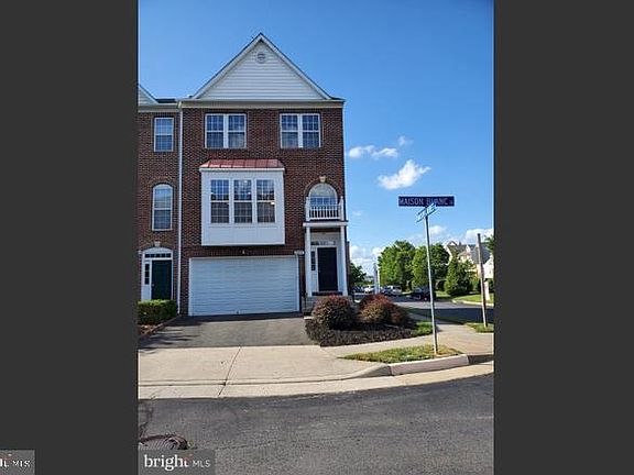 2nd image of 43800 Maison Blanc Sq