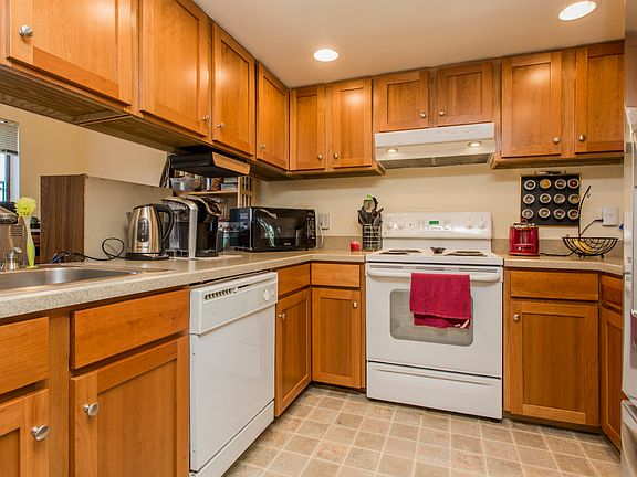 5th image of 23001 Lakeview Dr