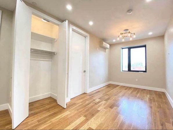 985 Summit Ave #2J