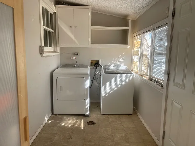 2605 W Washington Ave — Photo 10