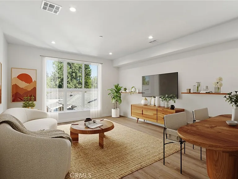10719 Addison St — Photo 4