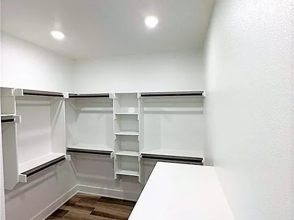 2184 Moore Ln, Fayetteville, AR