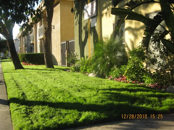 Burbank Tarzana Apartments
