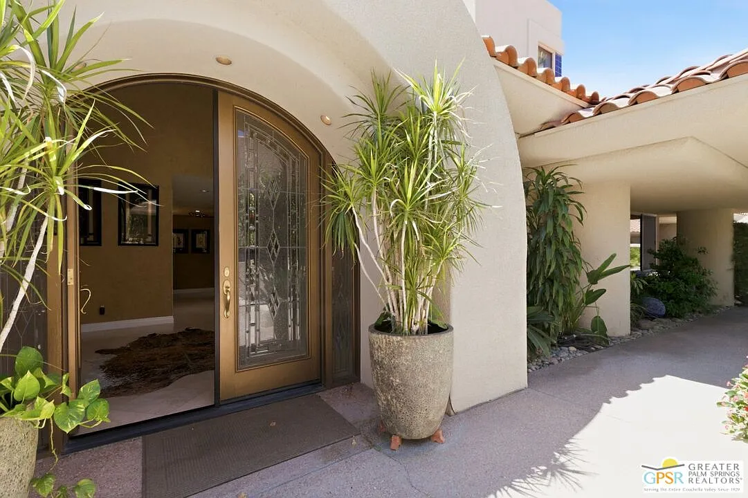 3 bed, 3.5 bath, 3246 sqft, $8,500 — Photo 2