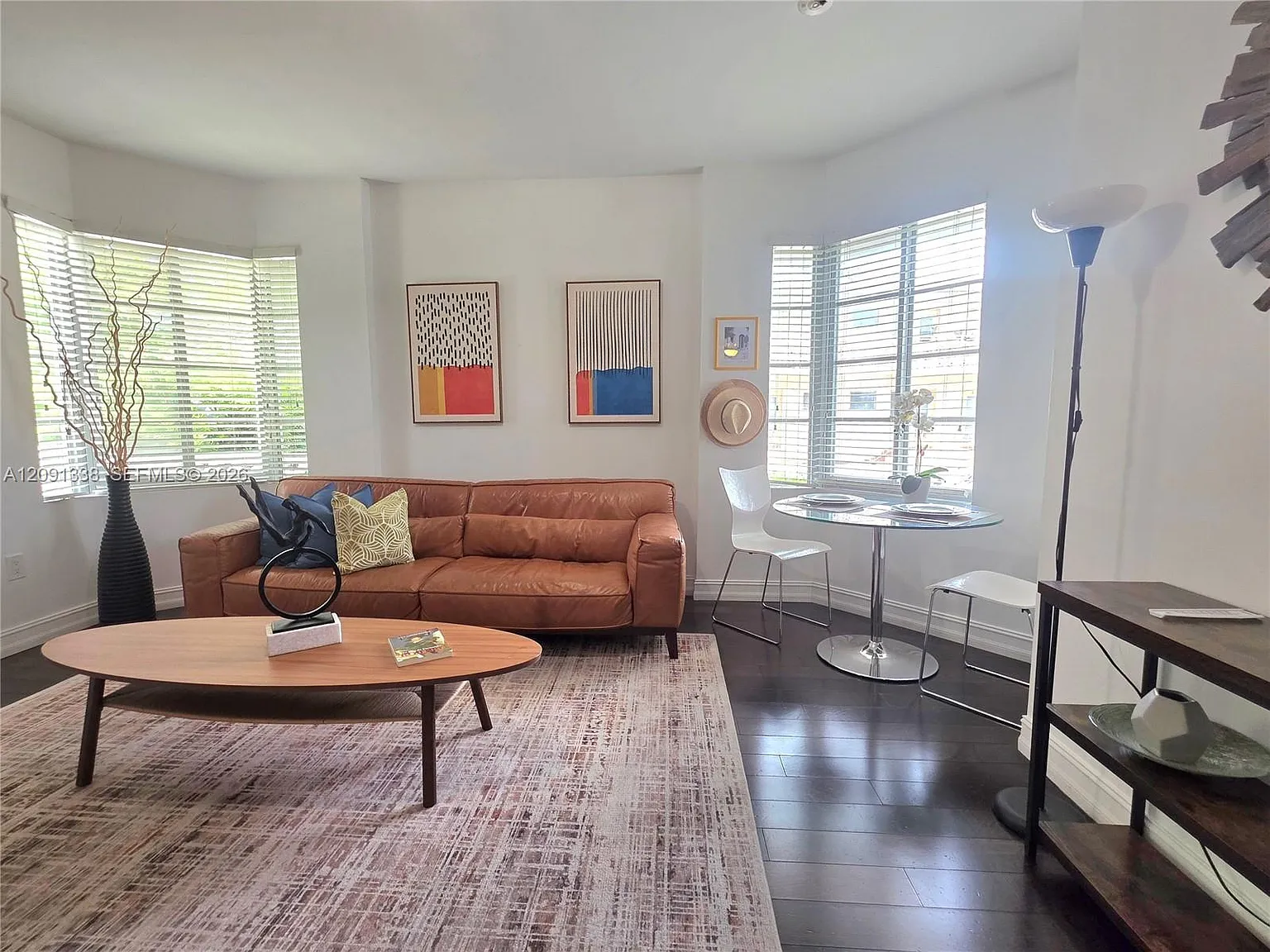 Eleven Condo — Photo 4
