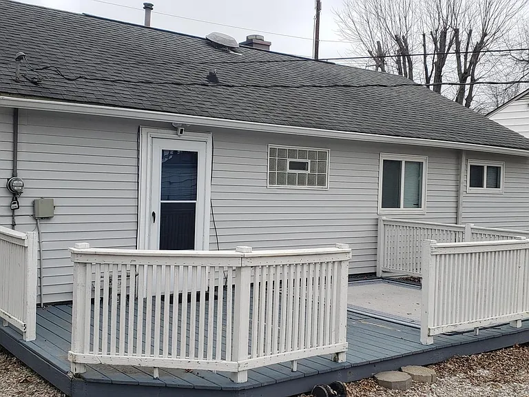 1213 Lawrence Ave — Photo 2