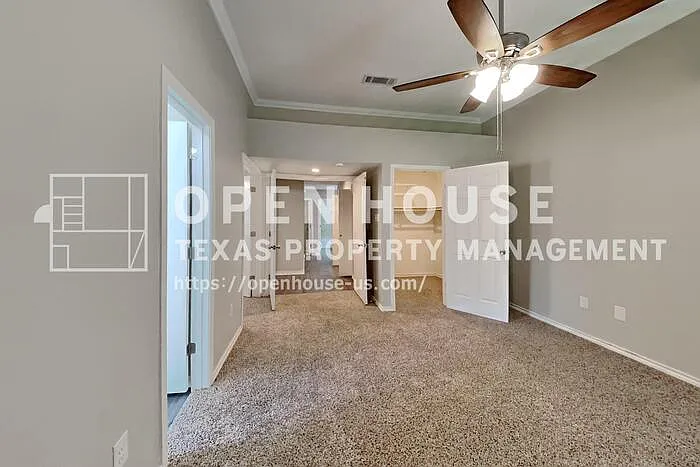 2211 Reverchon Dr — Photo 8