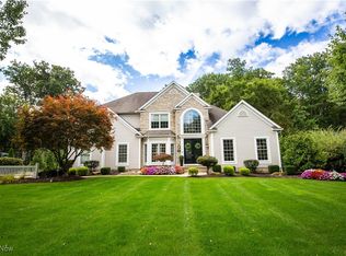 501 Woodview Trl, Aurora, OH 44202