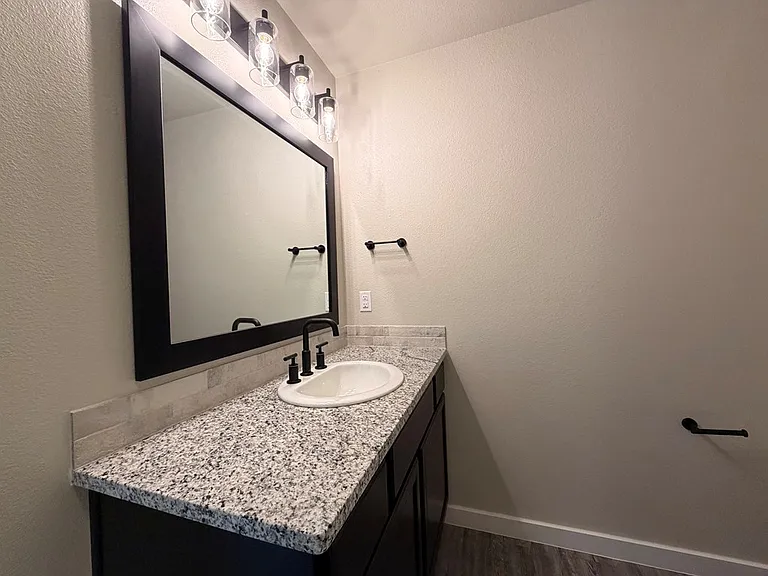 409 Chitalpa Dr — Photo 15