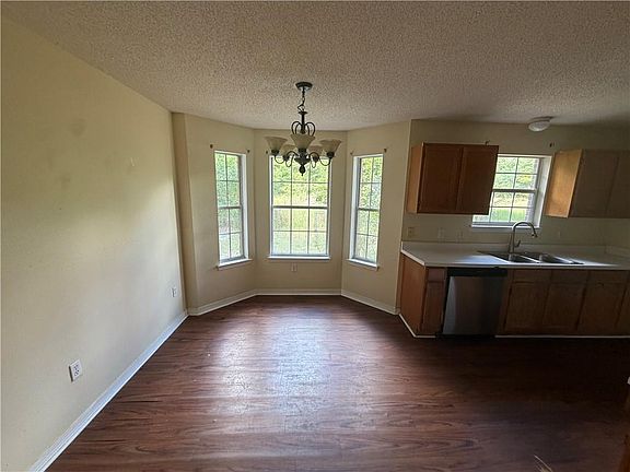 5th image of 1075 Salco Rd W