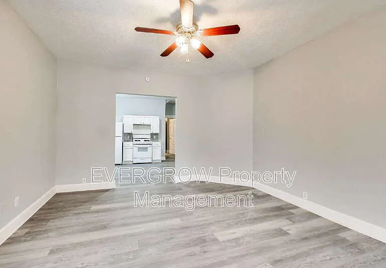 415 N Oxford St — Photo 6