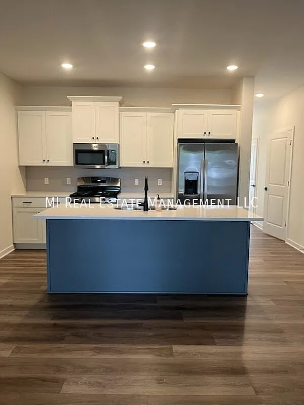 2 bed, 2.5 bath, 1689 sqft, $2,995 — Photo 2