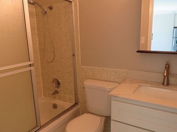 4th image of 2107 Larkin St APT 5