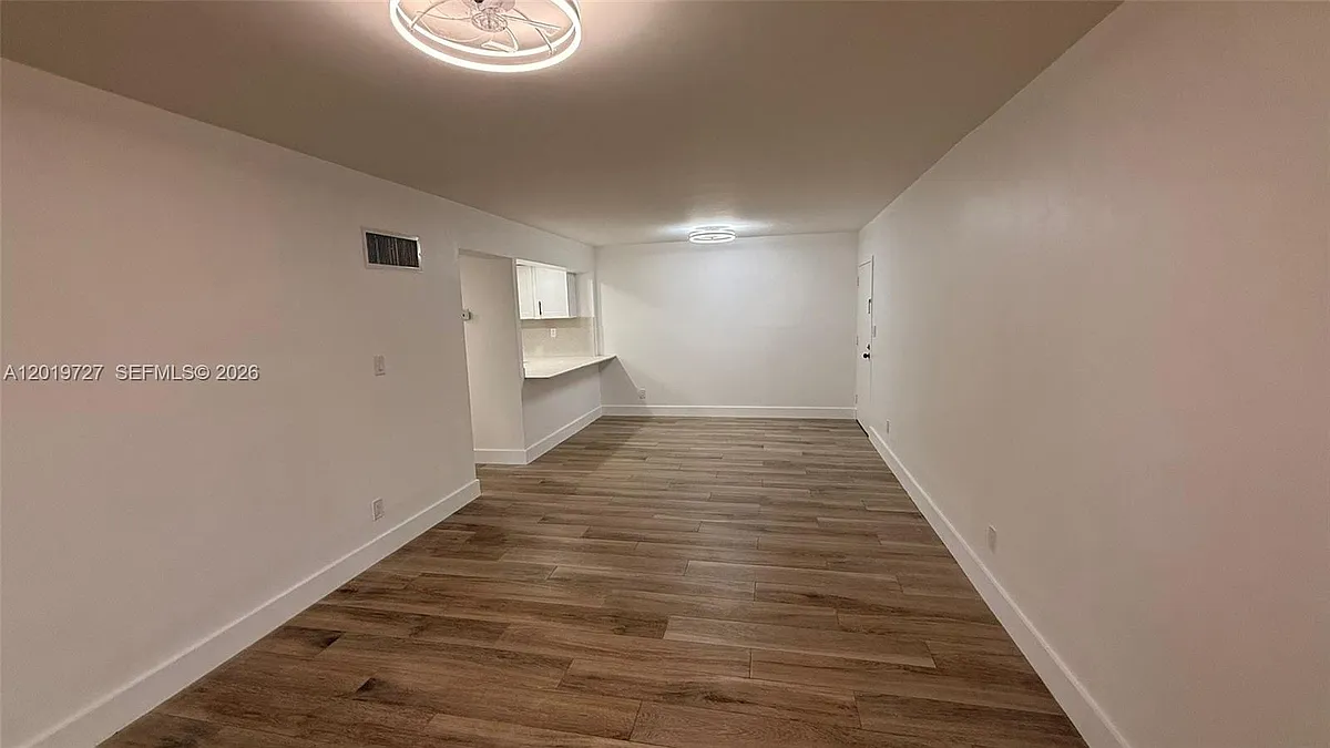 Building Photo - 5845 Washington St #65