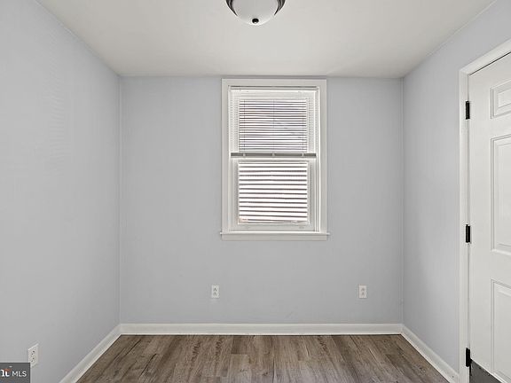 5th image of 301 Cedar St