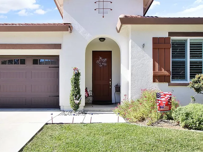 1317 Moonflower Ct — Photo 3