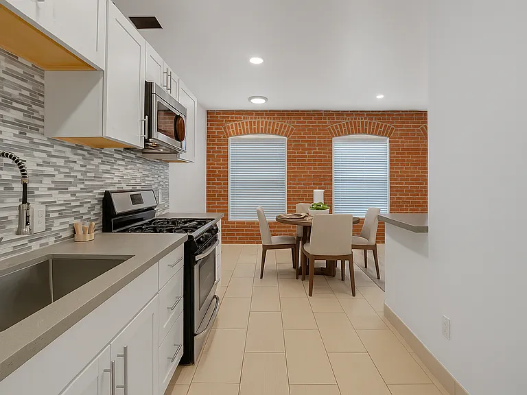 4 WEEKS FREE ON A 13 MONTH LEASE — Photo 22