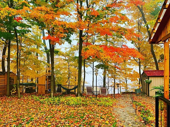 409 River Side Dr, Oakville, ON L6K 3N6