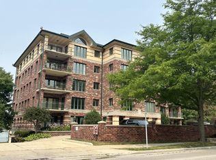 318 N Lake Rd UNIT 201, Oconomowoc, WI 53066