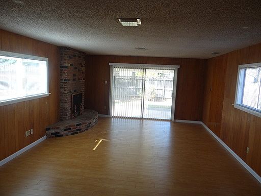 4th image of 5444 49th St