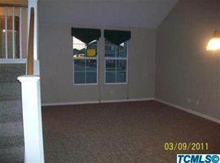 3230 N Fulgham Ct, Visalia, CA 93291