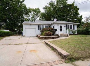 142 Alkier St, Brentwood, NY 11717