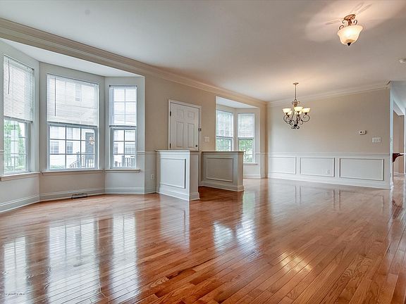 5th image of 44 Brookfield Dr