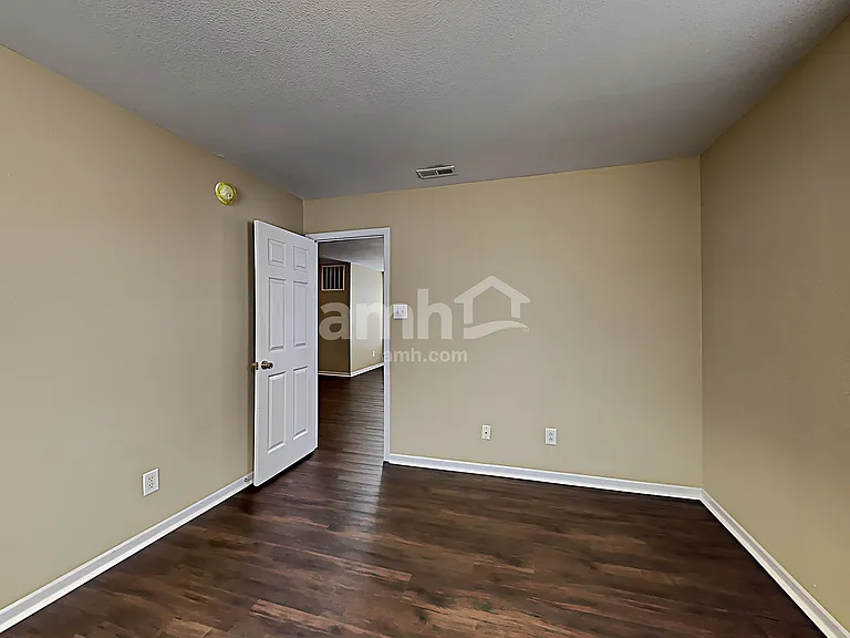 502 Bourneside Dr — Photo 21