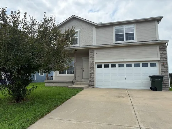 1015 Tamarisk Dr, Leavenworth, KS 66048